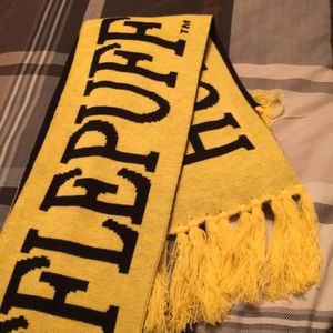 Reverseable Hufflepuff scarf 🧣
